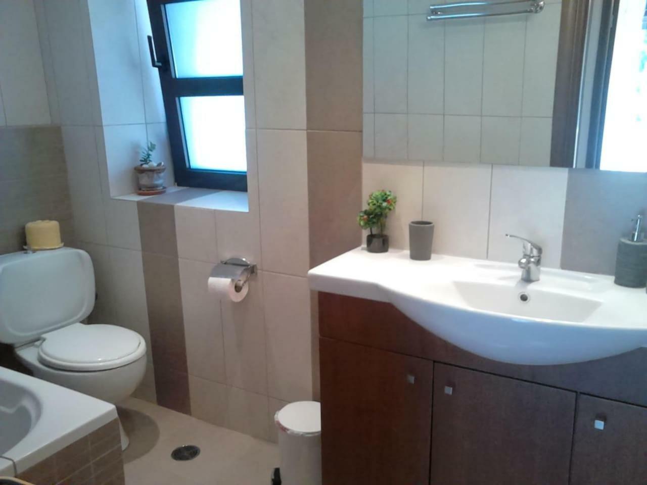 Park House -beside The Medieval Town Of Rhodes Apartmán